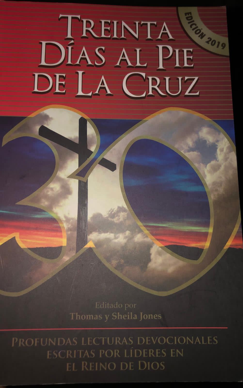 Carátula de Treinta Días al Pie de la Cruz